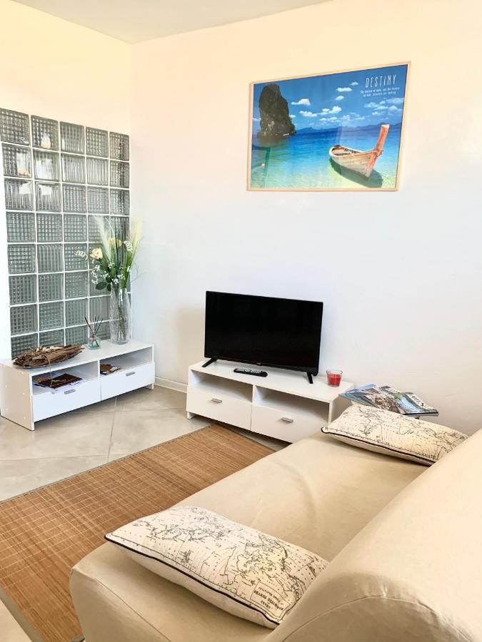 Haut De Villa Entre Mer Et Campagne Hyeres Bagian luar foto